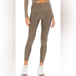 🩶💚 Alo Yoga 7/8 air light legging in olive branch. Size small.